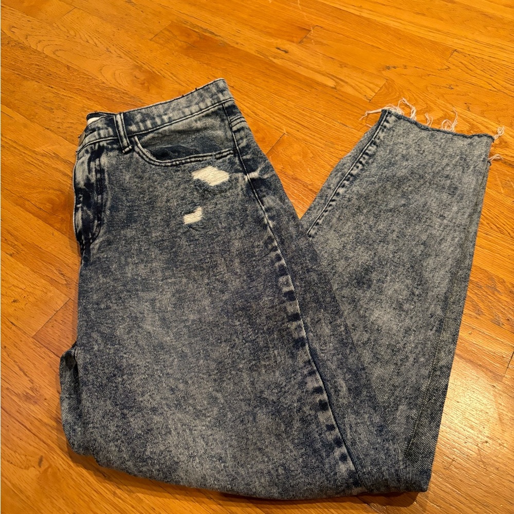High rise Mom jean